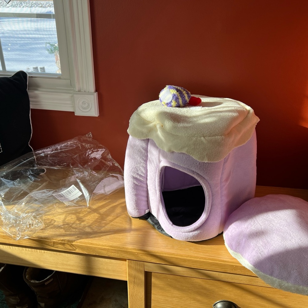 Cupcake Comfort Plush Pet Bed - 16 1/2” Diameter - Lavender 🧁NWT! - Picture 16 of 16
